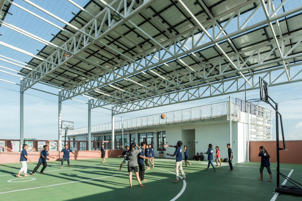 Neeson_Cripps_Academy_Rooftop_Sports_Court_and_PV_Shading_c_David_Yeow.jpg