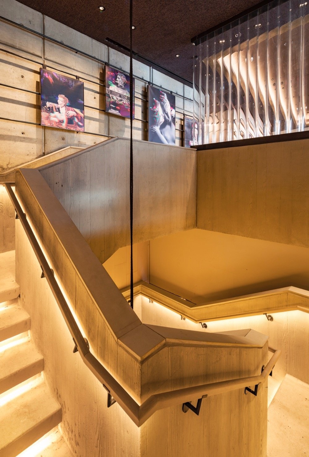 Staircase-to-Bar-Feroce.jpg