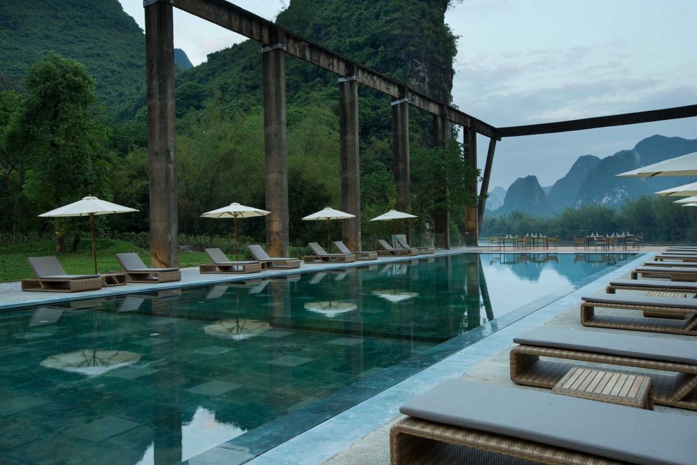 阳朔阿丽拉酒店“糖舍”_02.Alila-Yangshuo-Pool-Daytime泳池.jpg