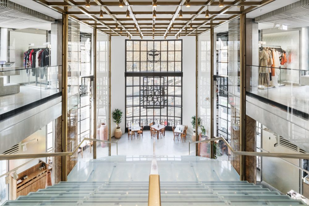 25_Galeries-Lafayette-Champs-Elysées-Escalier-Podium-c-Delfino-Sisto-Legnani-e-Marco-Cappelletti-avril-2019.jpg