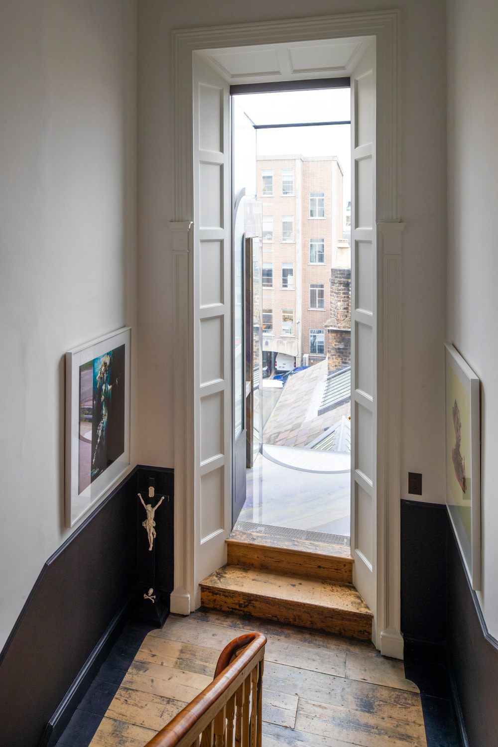 D2_Townhouse_cantilevered_Quartzite_toilet_doorway_Design_by_Jake_Moulson_Image_©Tim_Crocker_1821.jpg