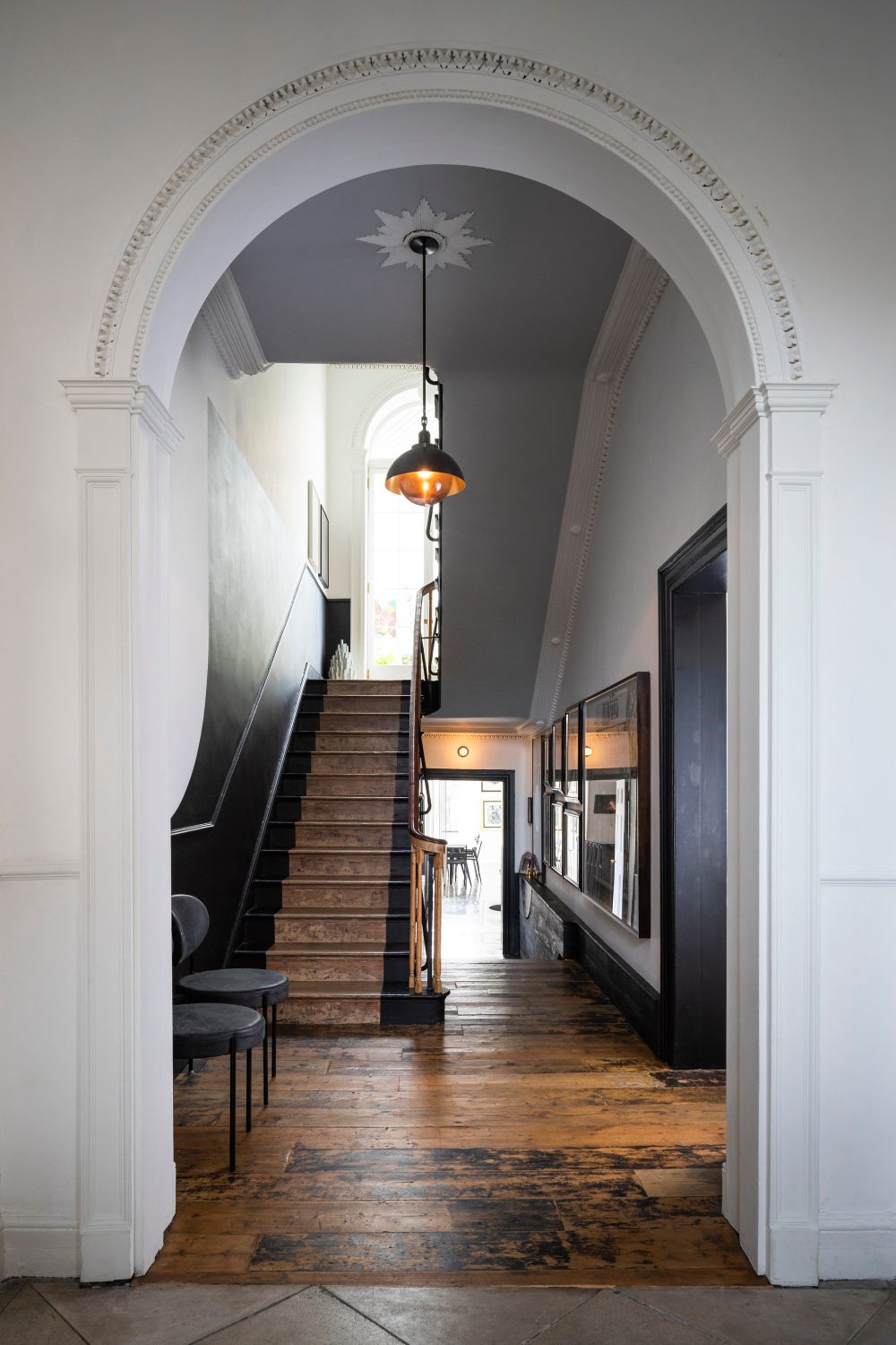 D2_Townhouse_conserved_hallway_with_pantone_chairs_Design_by_Jake_Moulson_Image_©Tim_Crocker_1076.jpg