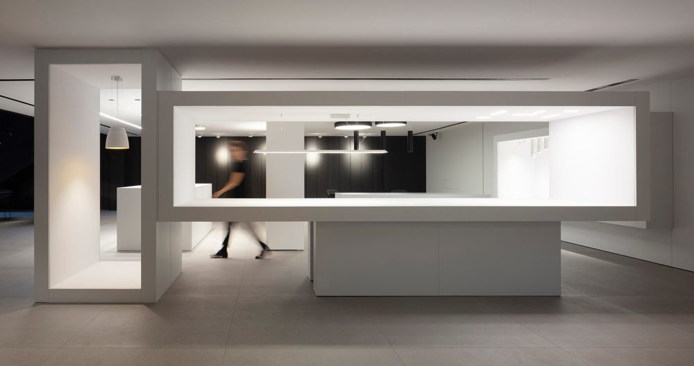 黑色、木色、白色交织的办公空间设计FrancescRifé_18.jpg
