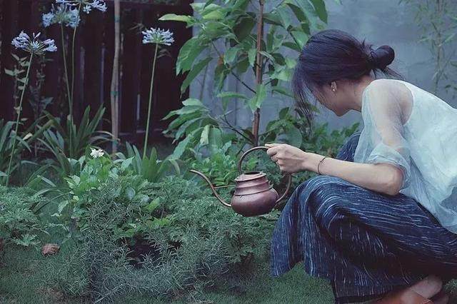 不当环球小姐，她跑到深山，种菜、调香，过上佛系人生_不当环球小姐，她跑到深山，种菜、调香，过上佛系人生-27.jpg