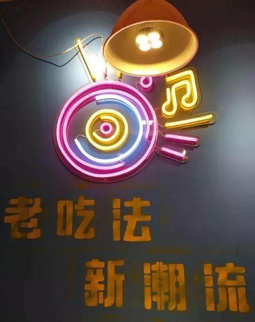 一边跳Disco一边吃火锅的餐饮空间品牌設計！花式玩转复古风-37.jpg