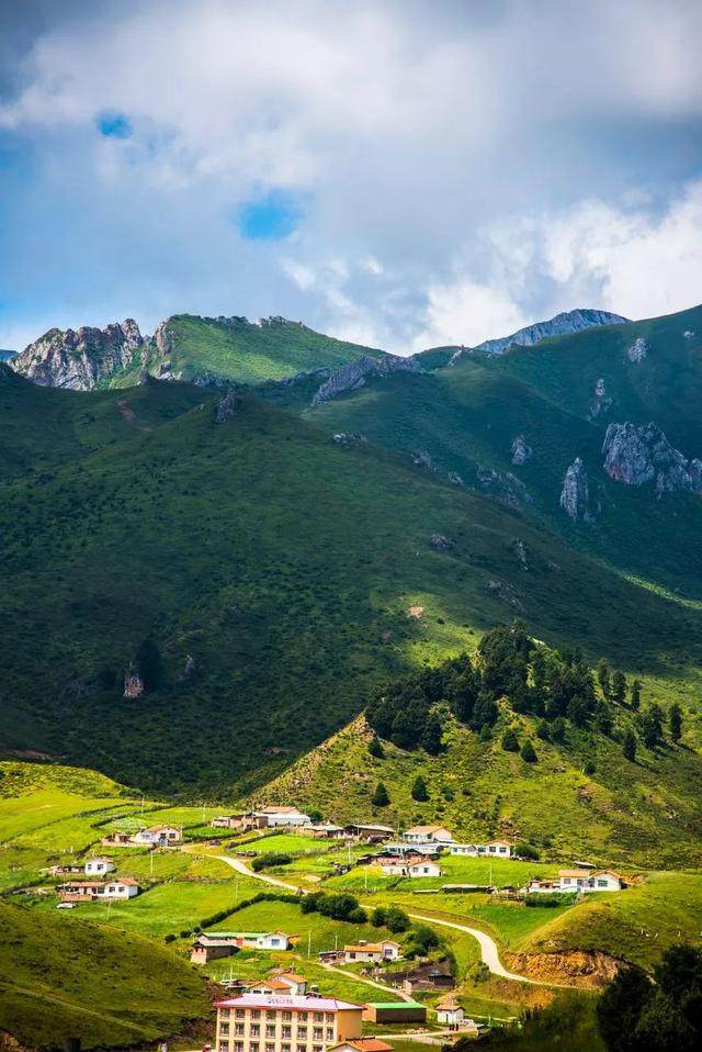 甘川边界的仙境小城，20℃的夏天，到了7月就花开成海_甘川边界的仙境小城，20℃的夏天，到了7月就花开成海-18.jpg