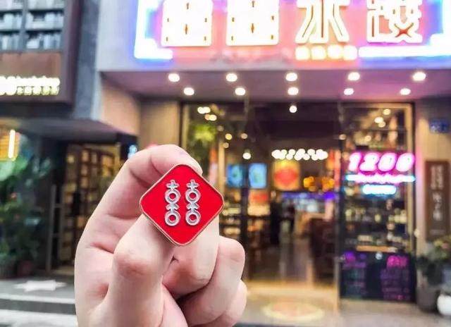 这家饺子店一到晚上变夜店？！这設計又文艺又潮！-21.jpg