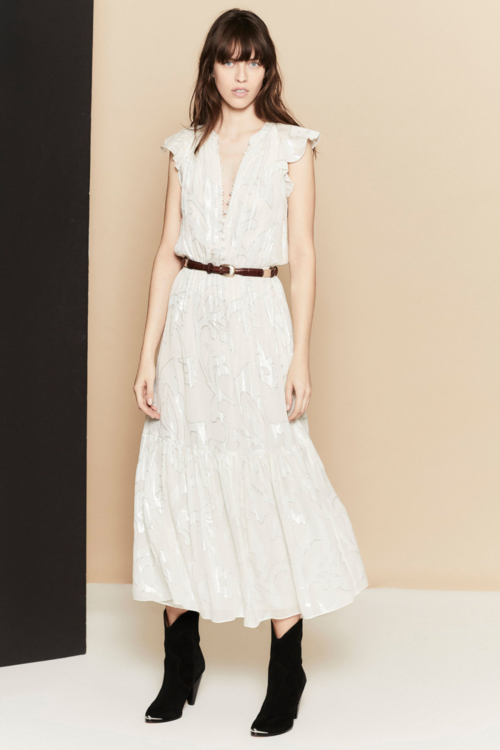 Joie时装系列漂亮的印花连衣裙和针织上衣进一步更新了外观-1.jpg