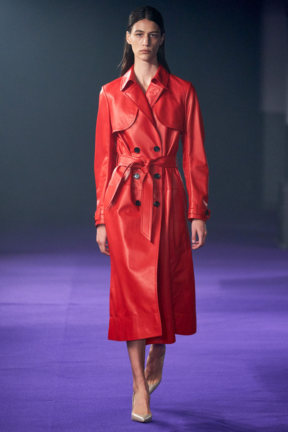Kwaidan Editions时装系列米色和棕色剪裁提供了大量风衣定制夹克-2.jpg