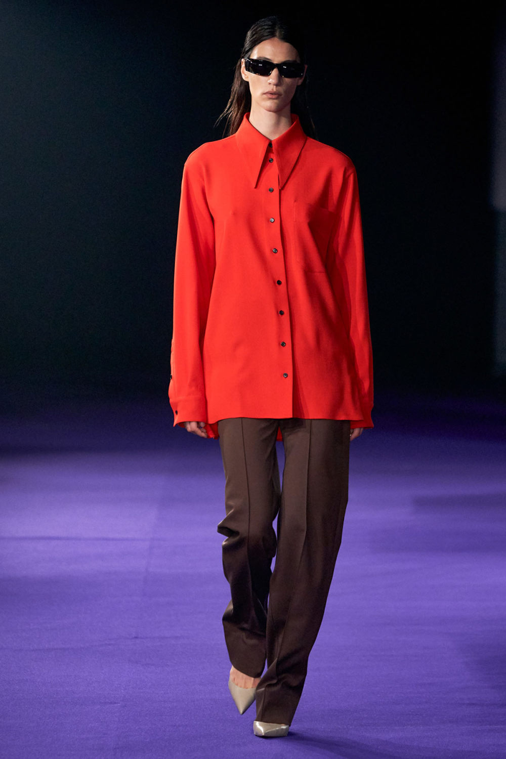 Kwaidan Editions时装系列米色和棕色剪裁提供了大量风衣定制夹克-23.jpg