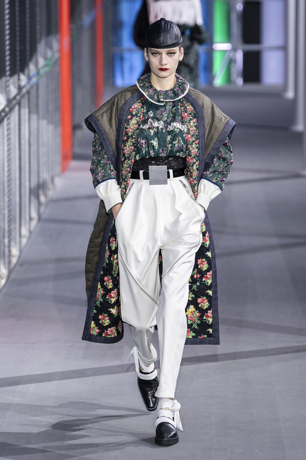 Louis Vuitton时装系列突出肩部和袖子到八十年代風格的电力套装-21.jpg
