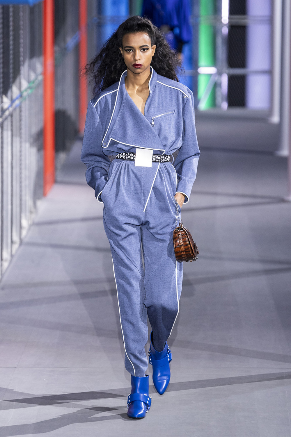Louis Vuitton时装系列突出肩部和袖子到八十年代風格的电力套装-34.jpg