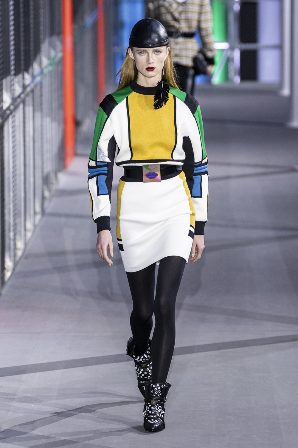 Louis Vuitton时装系列突出肩部和袖子到八十年代風格的电力套装-39.jpg
