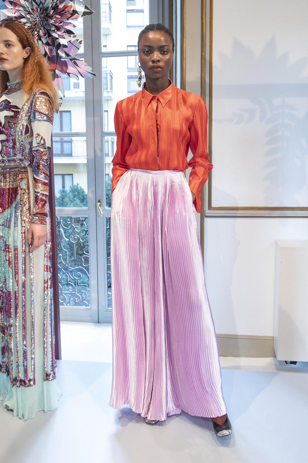 Emilio Pucci时装系列搭配运动裤以及六十年代流苏的条纹雪纺上衣-14.jpg