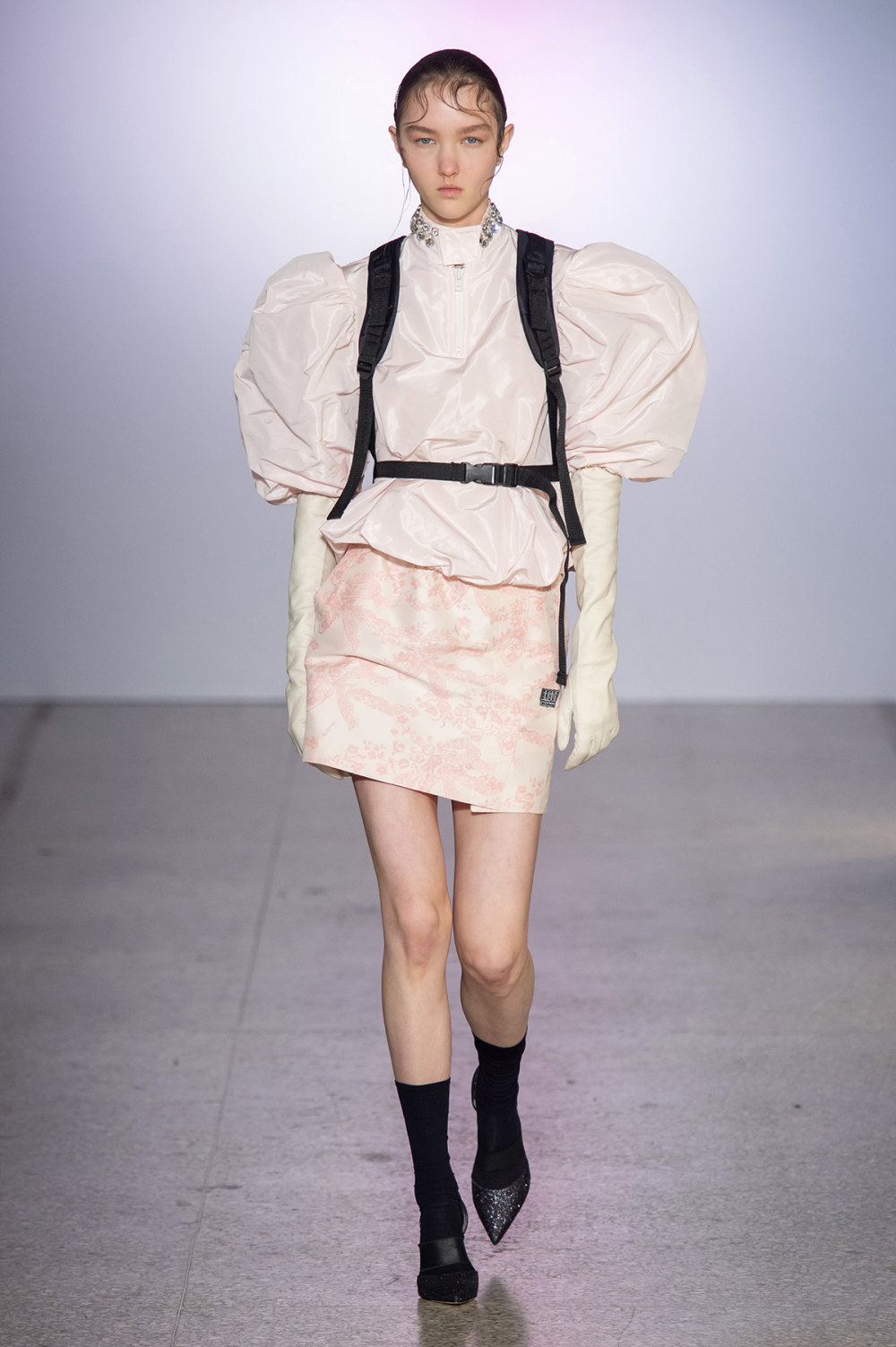 Brognano时装系列都是粉红色除了一件泡沫薄荷绿薄纱连衣裙-20.jpg