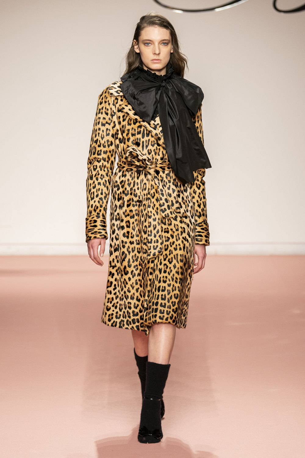 Blumarine时装系列的豹纹印花再次出现在笨拙的裙子上-7.jpg