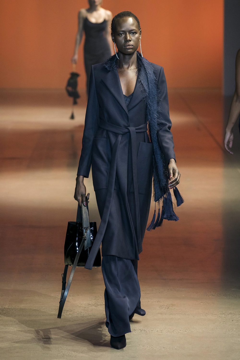 Cushnie时装系列专注于别致的晚装精美构造斜裁剪裁和垂褶连衣裙-19.jpg