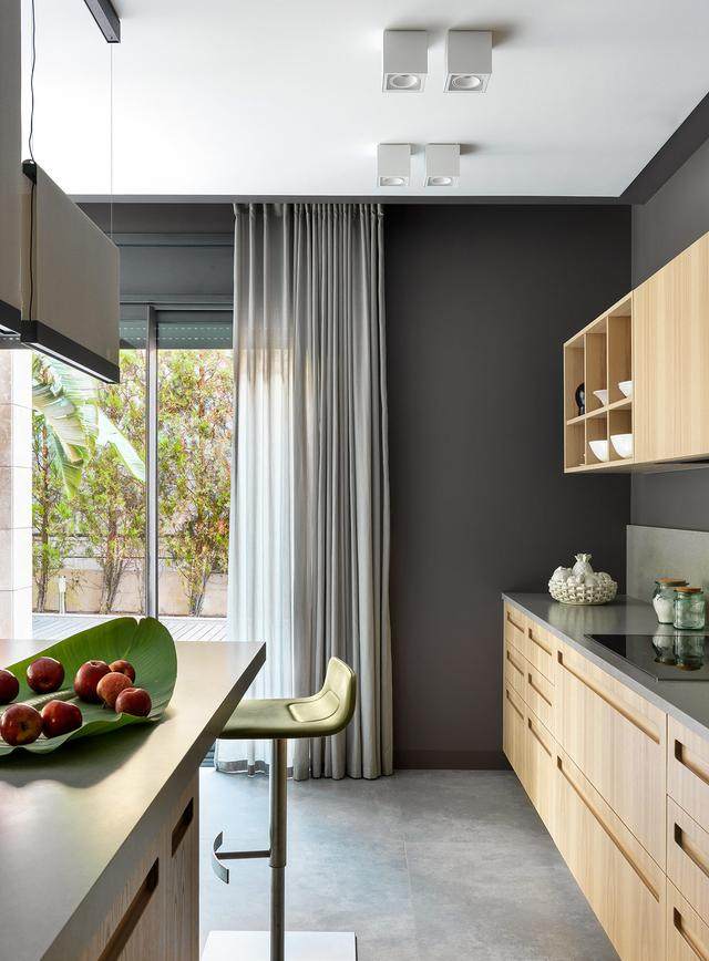 位于巴塞罗那一栋彩虹般的住宅空间，到处都是色彩鲜艳的软装设计物-16.jpg