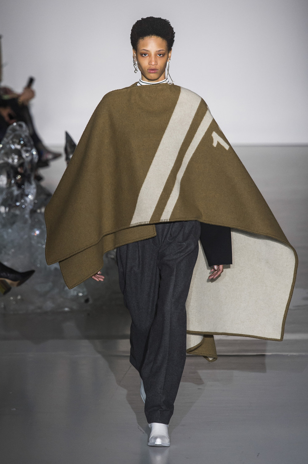 Pringle of Scotland时装系列外套强劲特别是斗篷和长灰色河豚-22.jpg