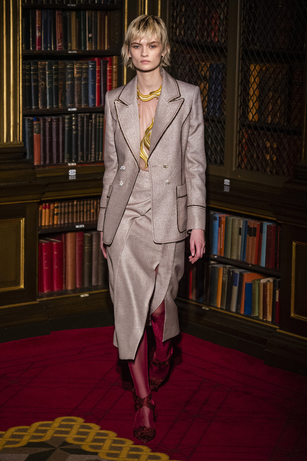 Peter Pilotto时装系列礼服外套是亮橙色雪尼尔羊毛饰有粉色薄纱-6.jpg