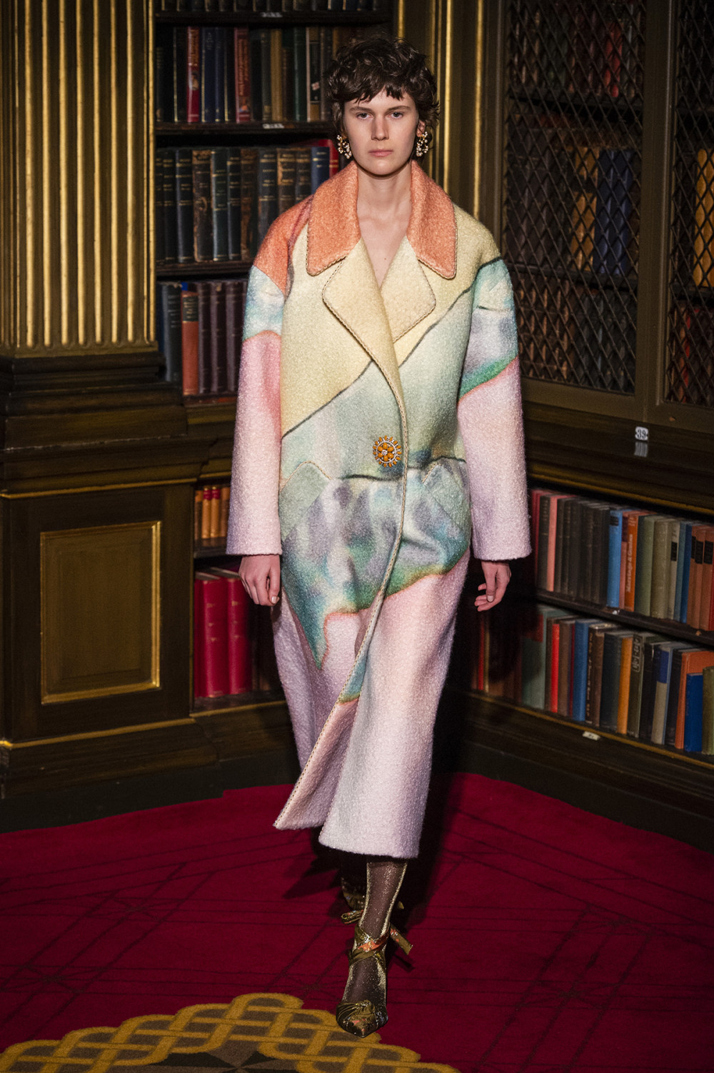 Peter Pilotto时装系列礼服外套是亮橙色雪尼尔羊毛饰有粉色薄纱-39.jpg