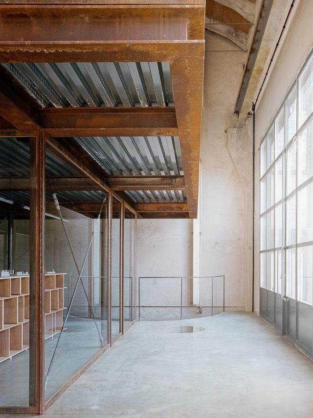 AMAA建築公司自己的办公室设在意大利阿尔兹尼亚诺的一个旧工厂内-8.jpg