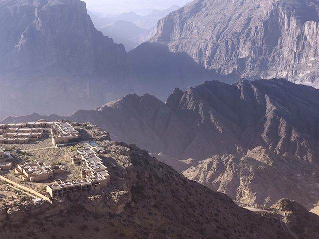 阿曼苏丹国的险峻山间，藏着中东海拔最高的度假酒店｜安纳塔拉-2.jpg