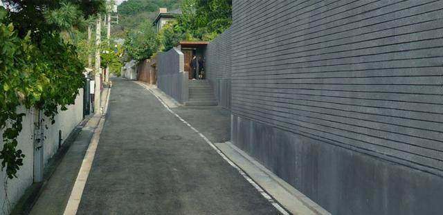 富人住混凝土豪华住宅，穷人睡地下室，贫富差距是个永恒的话题-14.jpg