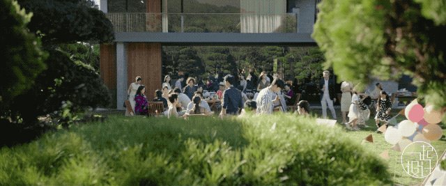富人住混凝土豪华住宅，穷人睡地下室，贫富差距是个永恒的话题-25.jpg