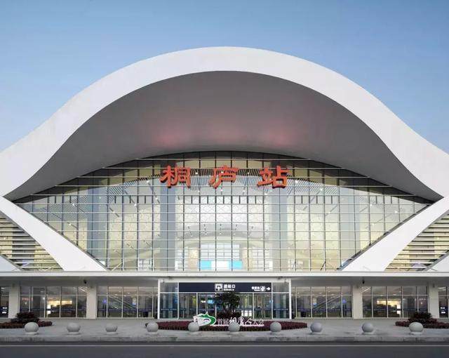 杭州桐庐高铁站亮相，設計以自然之笔重塑富春山水-5.jpg