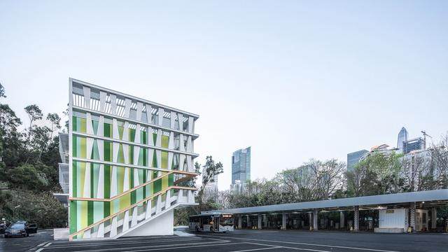 深圳莲花山公交总站改造，开放且立体的幕墙，呼应周边绿色环境-3.jpg