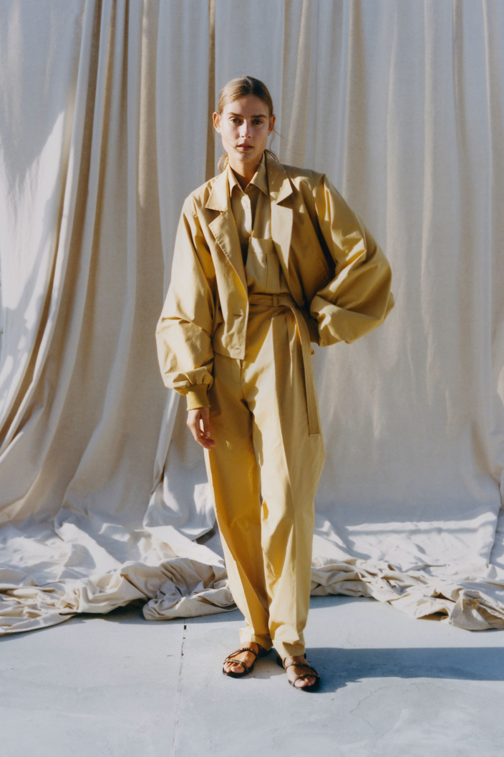 Nina Ricci时装系列运动裤效果优雅的丝绸海军围裙则以档案为基础-10.jpg