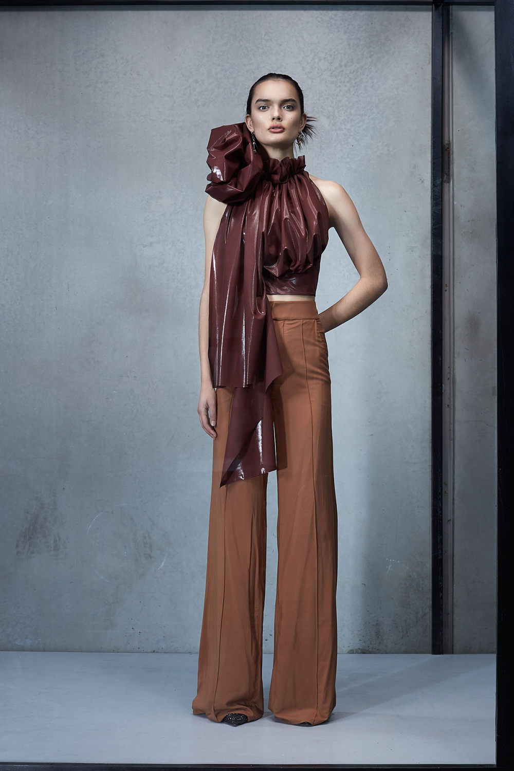 Maticevski时装系列无袖地板长度荷叶边紫红色礼服或棕色连衣裙-7.jpg