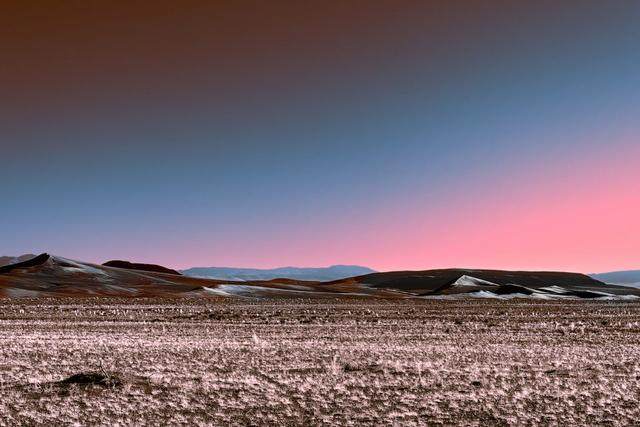 霓虹沙漠——文明与荒芜-2.jpg
