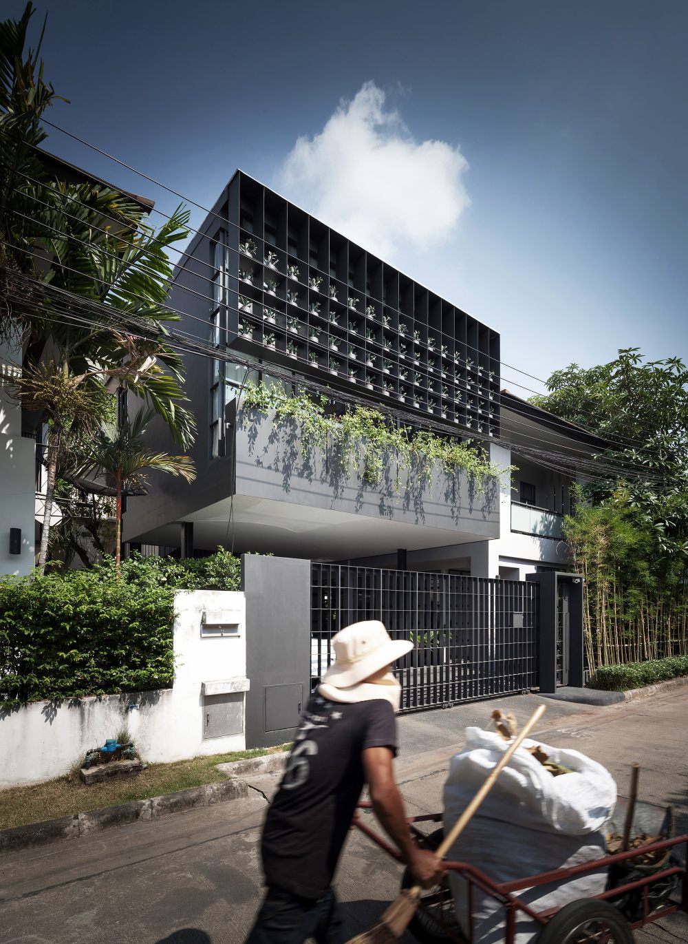 泰国别墅精选--Flower Cage House  Anonym_1_Front_facade1.jpg