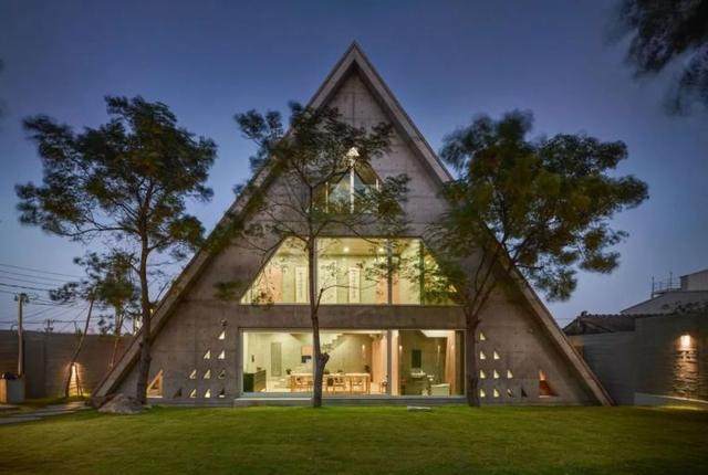 他花6年造一栋三角形別墅空间，业界惊叹：这样的房子，100年也不过时-7.jpg