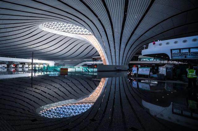 凤凰展翅“新七大奇迹”之首的北京大兴国际机场的設計智造-10.jpg