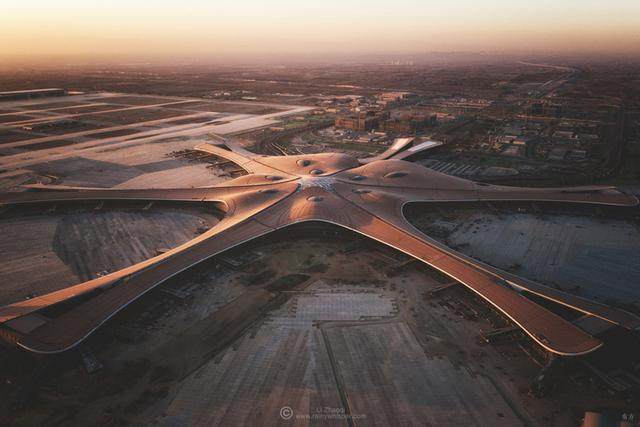 凤凰展翅“新七大奇迹”之首的北京大兴国际机场的設計智造-17.jpg