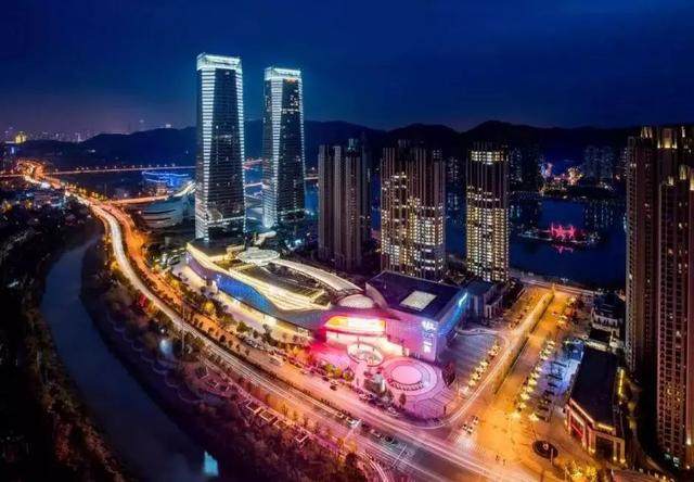 “崛起”中的商業建築与中国城市 |《建築中国周刊》163期-16.jpg