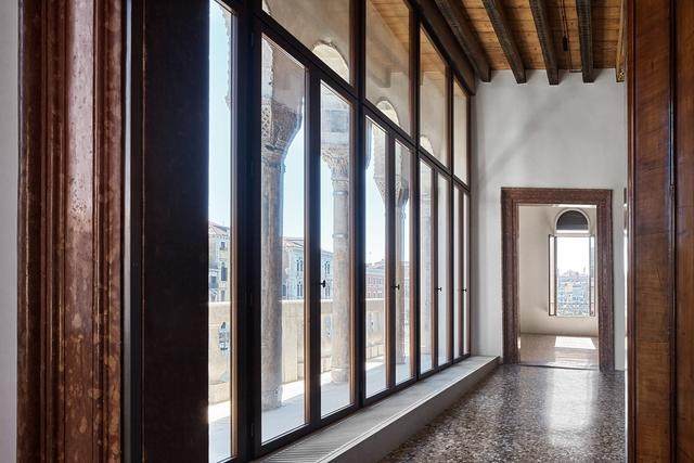 GIANNI BOTSFORD建築事务所对威尼斯一座13世纪的宫殿进行了翻新-2.jpg