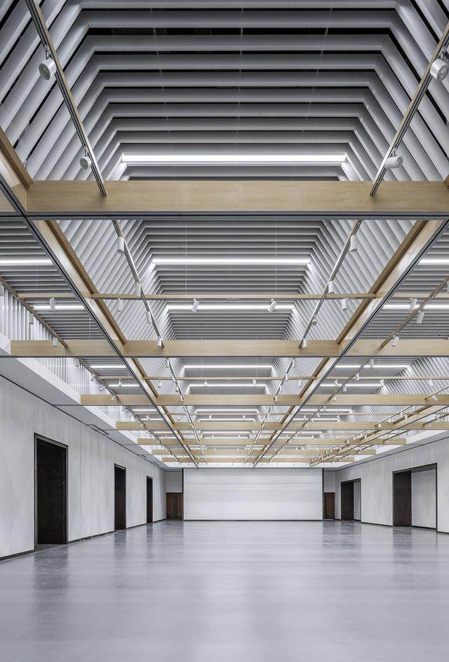 清华大学美术学院多功能厅改造，叠合的透明性解决空间功能与形态-5.jpg