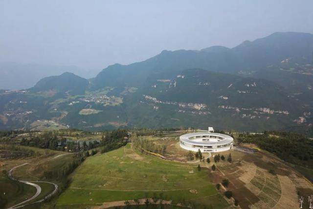 重庆武隆·懒坝美术馆，漂浮在山间的光环-4.jpg