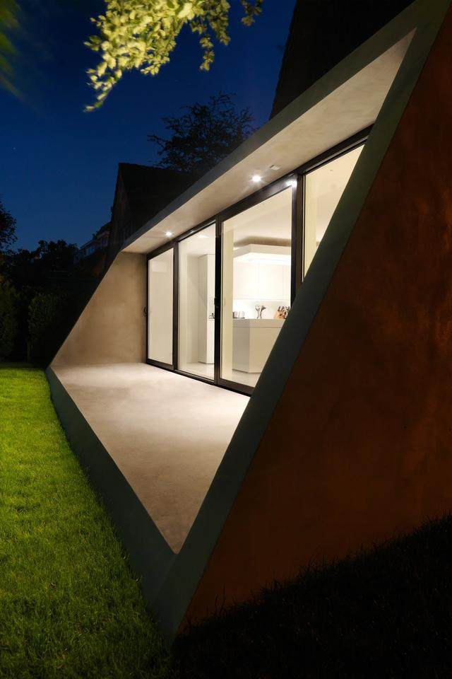 巧妙的空间设计将一栋背光的荷兰房屋变成了光线充足的家庭住宅空间-4.jpg