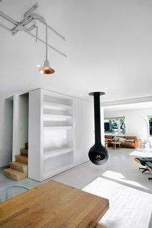 巧妙的空间设计将一栋背光的荷兰房屋变成了光线充足的家庭住宅空间-6.jpg