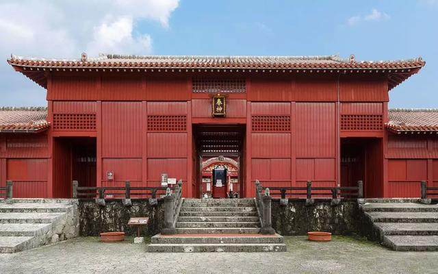 世界遗产冲绳首里城几乎完全烧毁，建築深具中国闽南特色-4.jpg
