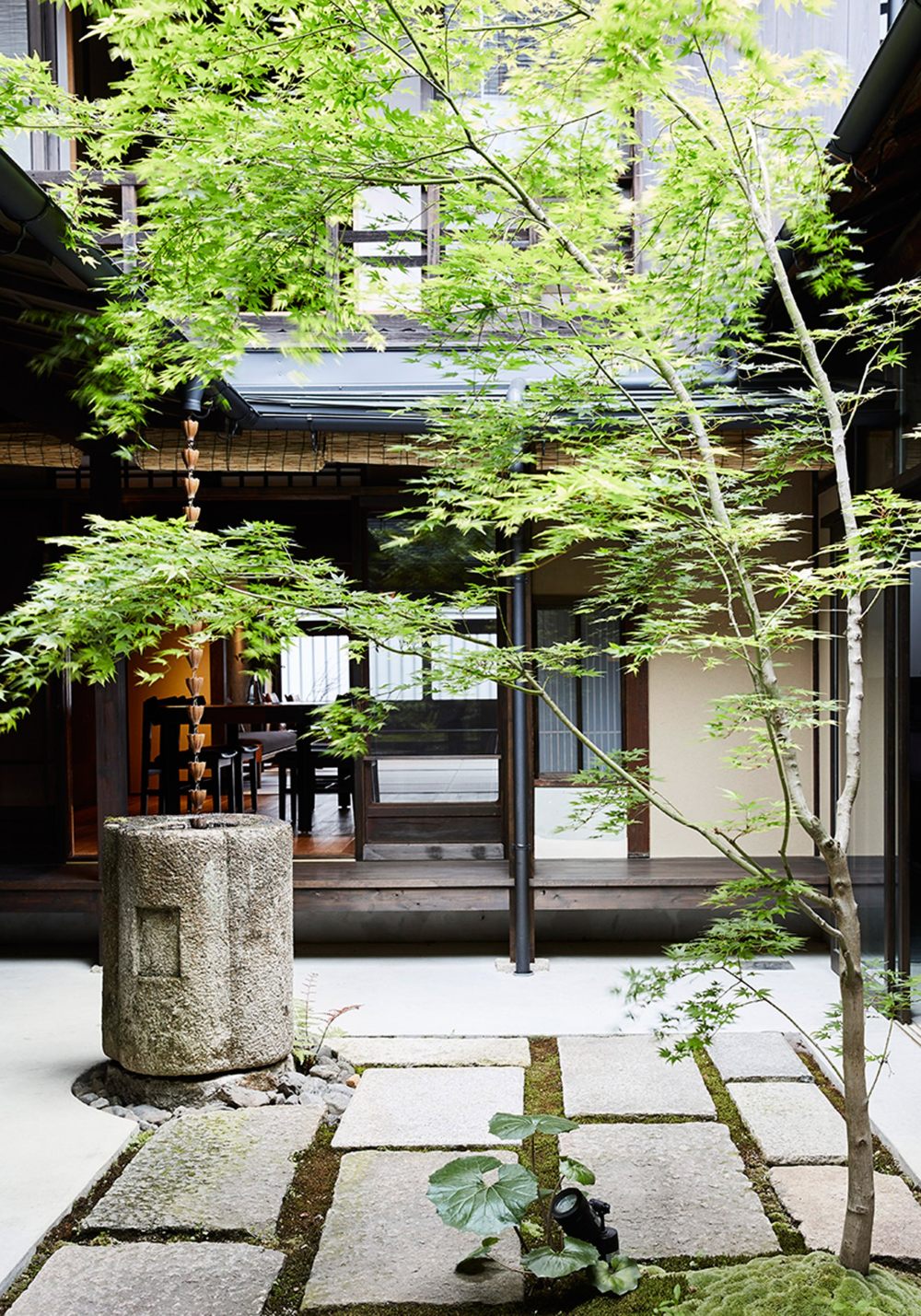 120年历史的“京都町屋”_120年历史的“京都町屋”京都木屋也称为町屋，是京都历史悠久的联排住宅的典型，通常包含商店和家庭..._72B592.jpg