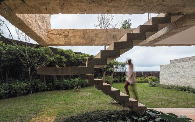 在巴西，海景和石墙塑造了一座奢华的现代住宅空间-23.jpg