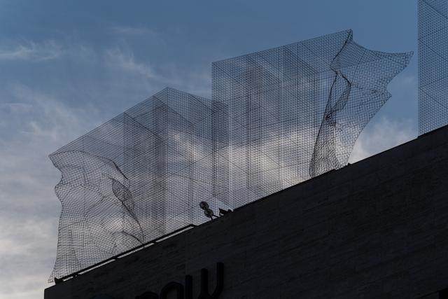 在满与空之间不停变化的可塑张力——“边界”艺术装置，巴塞罗那-3.jpg
