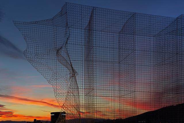 在满与空之间不停变化的可塑张力——“边界”艺术装置，巴塞罗那-7.jpg