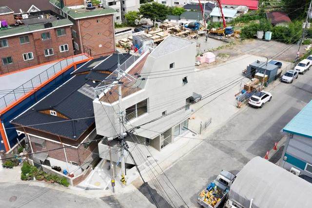 小地块的“极限”延展：狭缝住宅空间-2.jpg